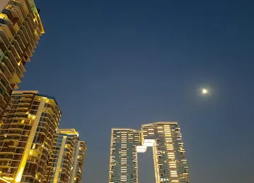 1 Residences, East tower