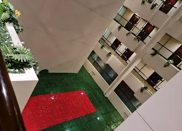 Aavri Hotel