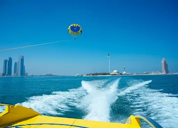 Abu Dhabi Parasail in YAS Marina أبو ظبي باراسيل إن يس مارينا