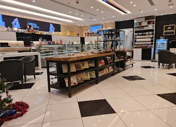 Afrina Sweets Dubai Almamzar حلويات افرينا الممزر