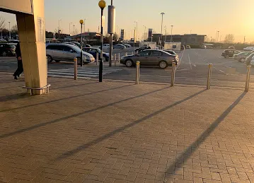 Al Khaleej Al Arabi St / Al Jarneen St