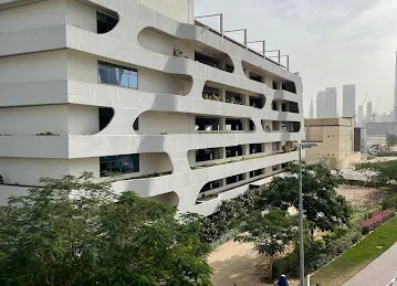 Al Mustaqbal Street Parking