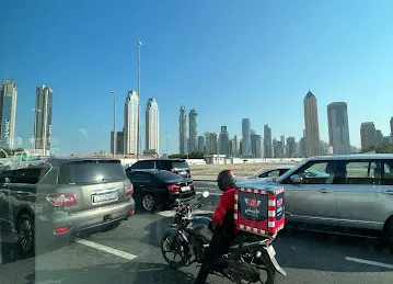 Al Quoz, Intersection