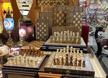 Al Saqer Al Thahabi Antiques & Gifts