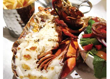 Al Sayyad Al Bahri Restaurant and Grill - Bain Al Jasrain branch مطعم ومشاوي الصياد فرع بين الجسرين