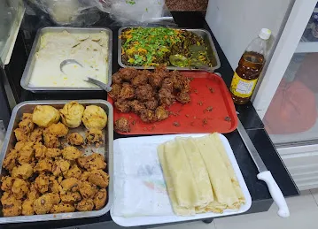 Al Thare Restaurant, বাংলাদেশী রেস্টুরেন্টে ।