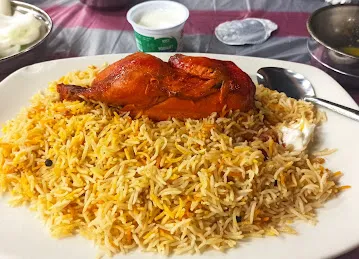 Al Yemen Mandi مطعم اليمن للمندي فرع القصيص