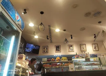 Al Zamani Restaurant and coffee shop