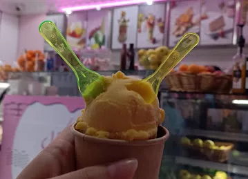 Amoor juice and icecream