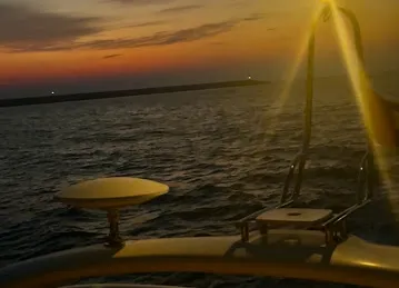 Аренда яхт в Дубае Yolo Yacht