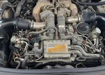 Auto mechanic workshop