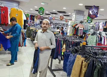 Azhar Al Madina Supermarket Muhaisnah