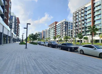 Azizi Riviera 10