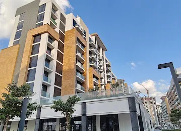 Azizi Riviera 38