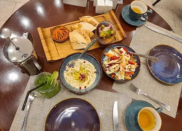 Bait Al Reef Restaurant & Café مطعم ومقهى بيت الريف
