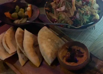 Bait Al Reef Restaurant & Café مطعم ومقهى بيت الريف