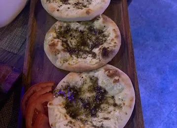 Bait Al Reef Restaurant & Café مطعم ومقهى بيت الريف
