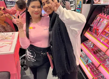 Benefit Cosmetics Brow Bar Lounge