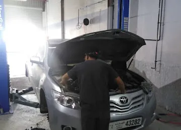 Blue Whale Auto Mechanic