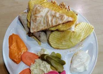 Broasted King Fresh Shawerma Restaurant - Hamdan Branch