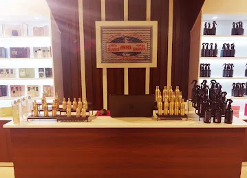 Buobad Banafa Perfumes Shop - معرض بوعبد بانافع للعطور