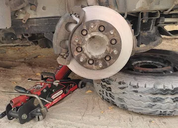 Car battery mechanic