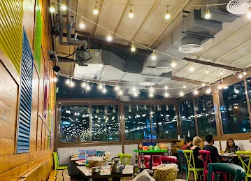 Carizma Restaurant & Cafe