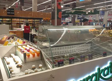 Carrefour Hypermarket