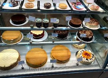 Cedre Shopping Centre مركز السدر للتسوق