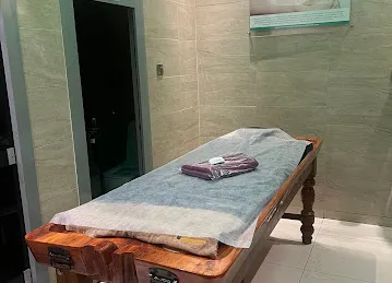 CHANDRAN GURUKKAL AYURVEDIC CLINIC (Karama)