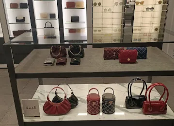 CHARLES & KEITH