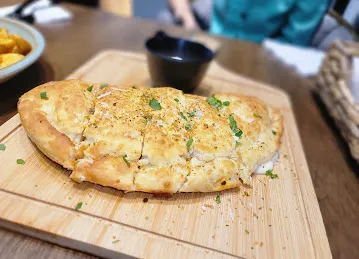 Chicago Pizza - Burjuman Mall Dubai | Best Pizza in Dubai