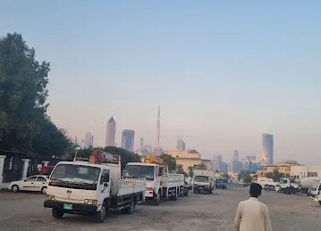 Crane truck for rent dubai