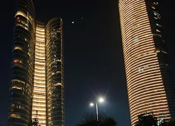 D B