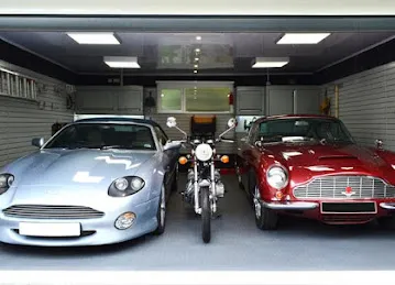 D46 Cars and Motorbike Garage