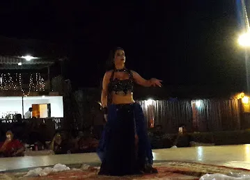DUBAI BELLY DANCERS