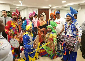 Dubai Bhangra Dance | Vicky Dhol Group