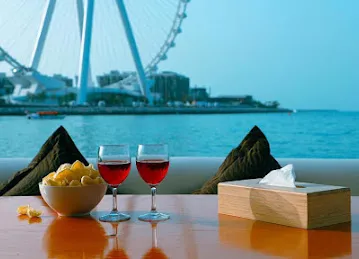 Dubai luxury yacht rental