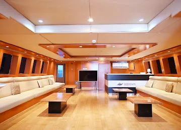 Dubai Marina Yacht Rental - Mega Yachts