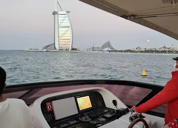 DXB Yachts & Boats Charter