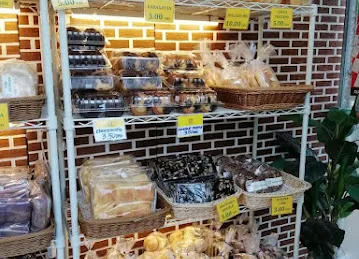 EAThan's Lomi Restaurant & Bakery