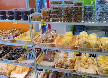 EAThans Lomi Restaurant & Bakery