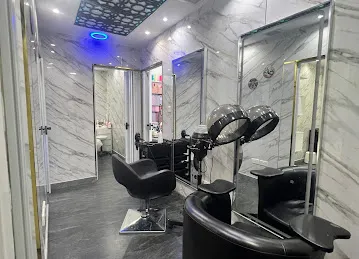 elegante golden women salon