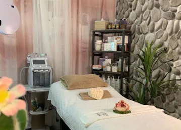 Emirates Pearl Ladies Saloon