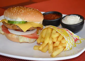 Emly Chilli , Oud Metha