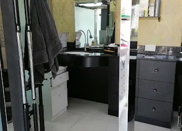Falcom Tyeb Gents Salon