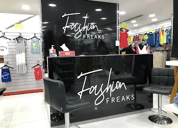 FASHION FREAKS