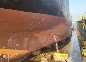 FLOATING DOCK