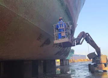 FLOATING DOCK