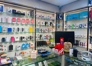 FOUR CROWN for Mobile phones & Accessories Trading Co.L.L.C
